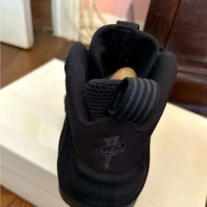 Black suede foam posits